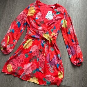 GUESS NWT flowy Floral Dress in Coral size 6 / small